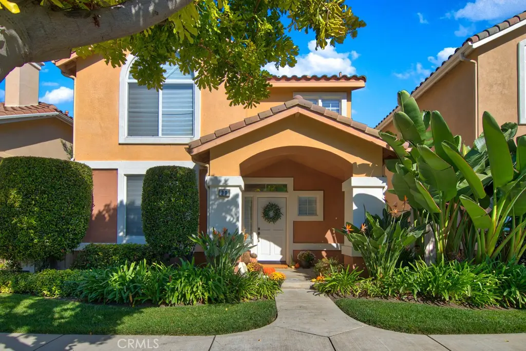 Single Family Residence for rent at 30 Altezza, Irvine, CA featuring 3 beds and 3 baths