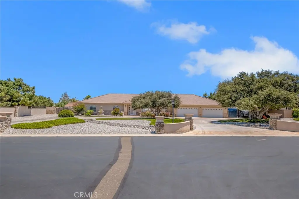 6955 Oak View Court, Oak Hills, CA — listing photo 1