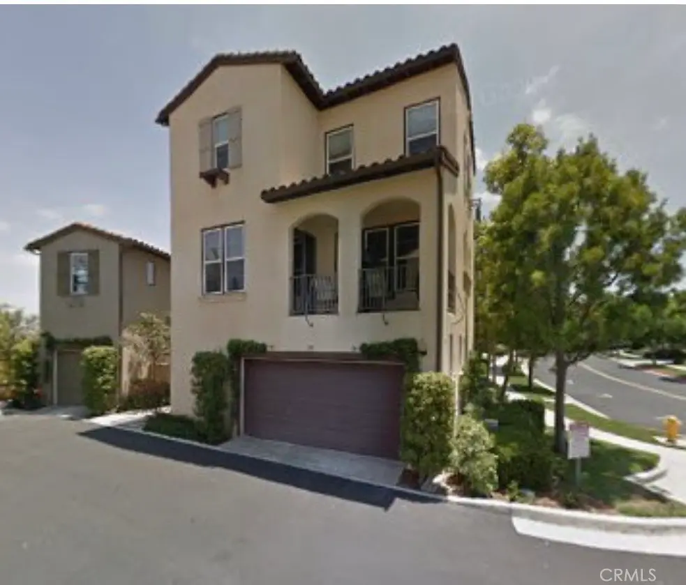 Residential Lease for rent at 317 Tall Oak, Irvine, Orange County, CA featuring 3 beds and 3 baths