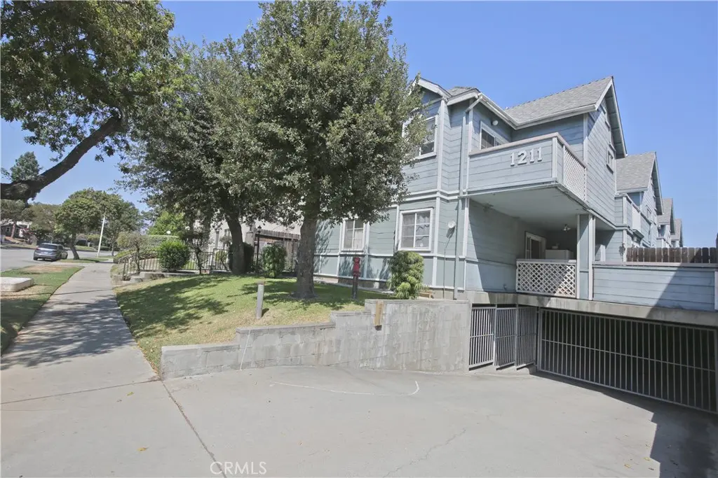 Residential Lease for rent at 1211 Huntington Drive F, South Pasadena, Los Angeles County, CA featuring 2 beds and 2 baths