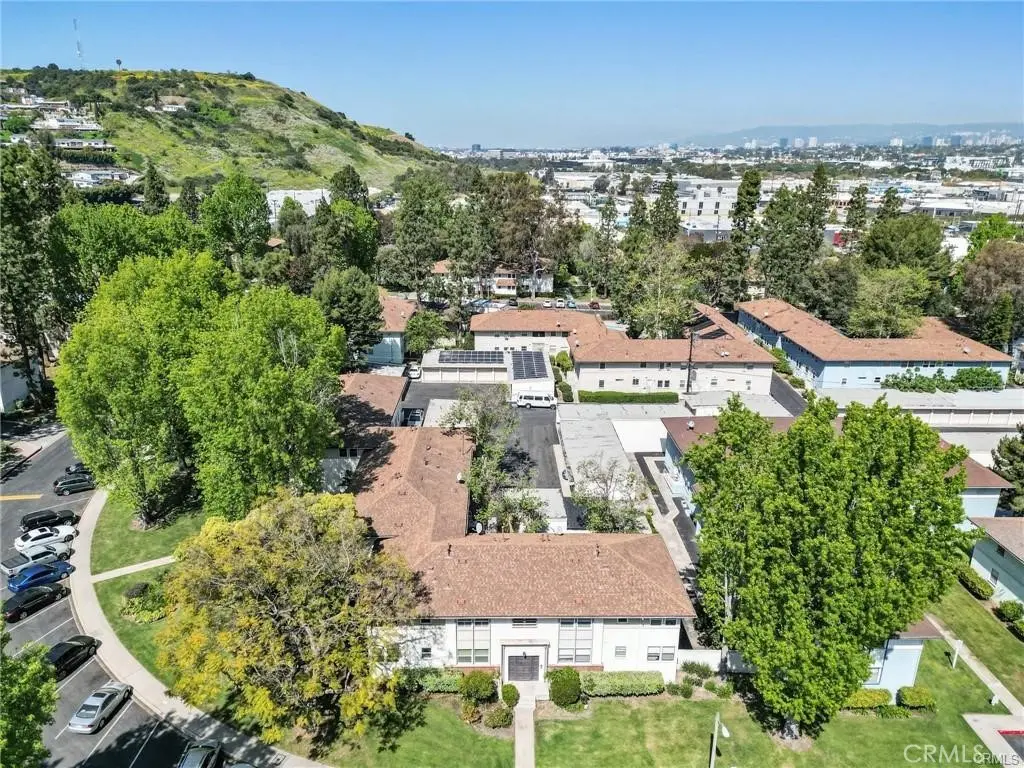 Residential Lease for rent at 5841 Bowcroft Street 4, Los Angeles, Los Angeles County, CA featuring 2 beds and 2 baths