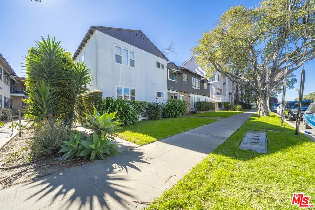 Residential Lease for rent at 12012 Washington Place #1, Los Angeles, Los Angeles County, CA featuring 1 bed and 1 bath