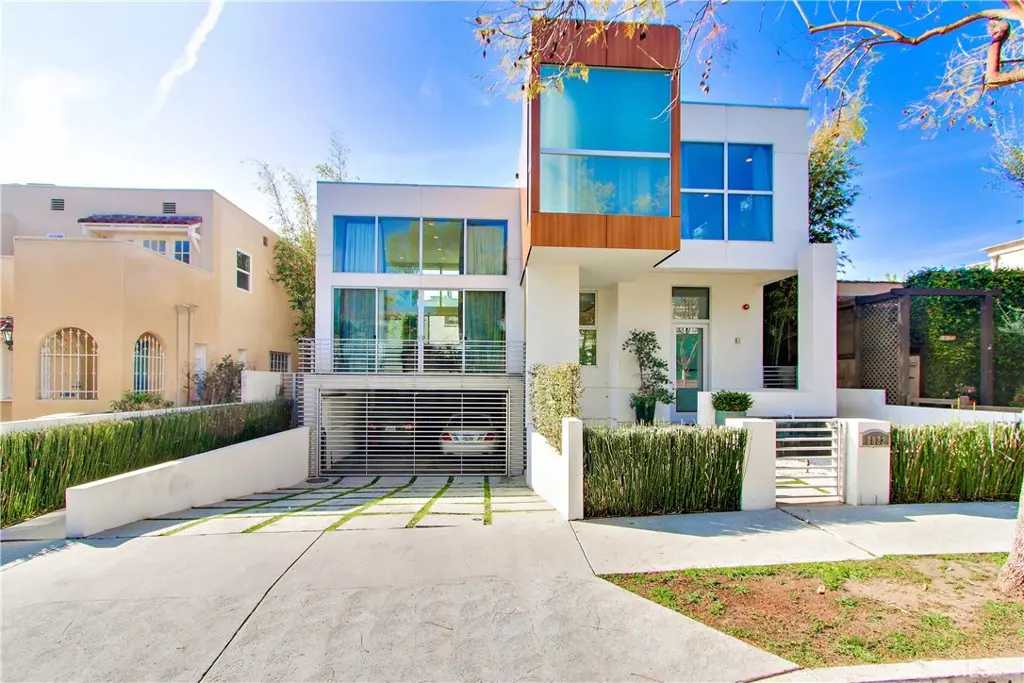 Residential Lease for rent at 8822 Rangely Avenue, West Hollywood, Los Angeles County, CA featuring 2 beds and 3 baths