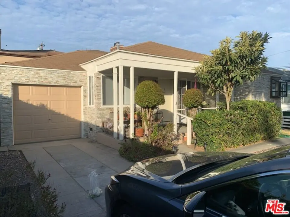 Residential Lease for rent at 3866 Bentley Avenue B, Culver City, Los Angeles County, CA featuring 3 beds and 2 baths
