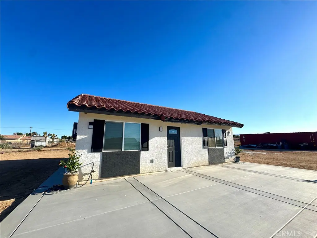 Single Family Residence for rent at 8867 Gorgonio Road B, Victorville, CA featuring 2 beds and 1 bath
