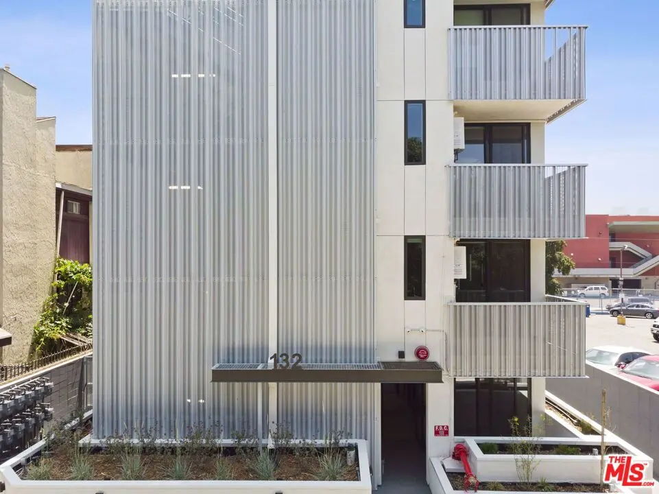 Residential Lease for rent at 132 Rosemont Avenue 201, Los Angeles, Los Angeles County, CA featuring 1 bed and 1 bath