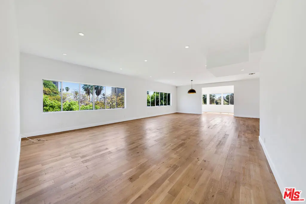 339 N Oakhurst Drive 301, Beverly Hills, CA — listing photo 1