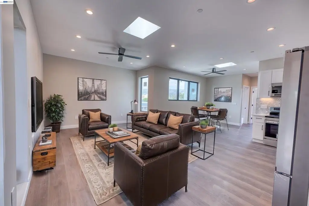 Residential Lease for rent at 4202 Telegraph Ave, Oakland, CA featuring 2 beds and 1 bath