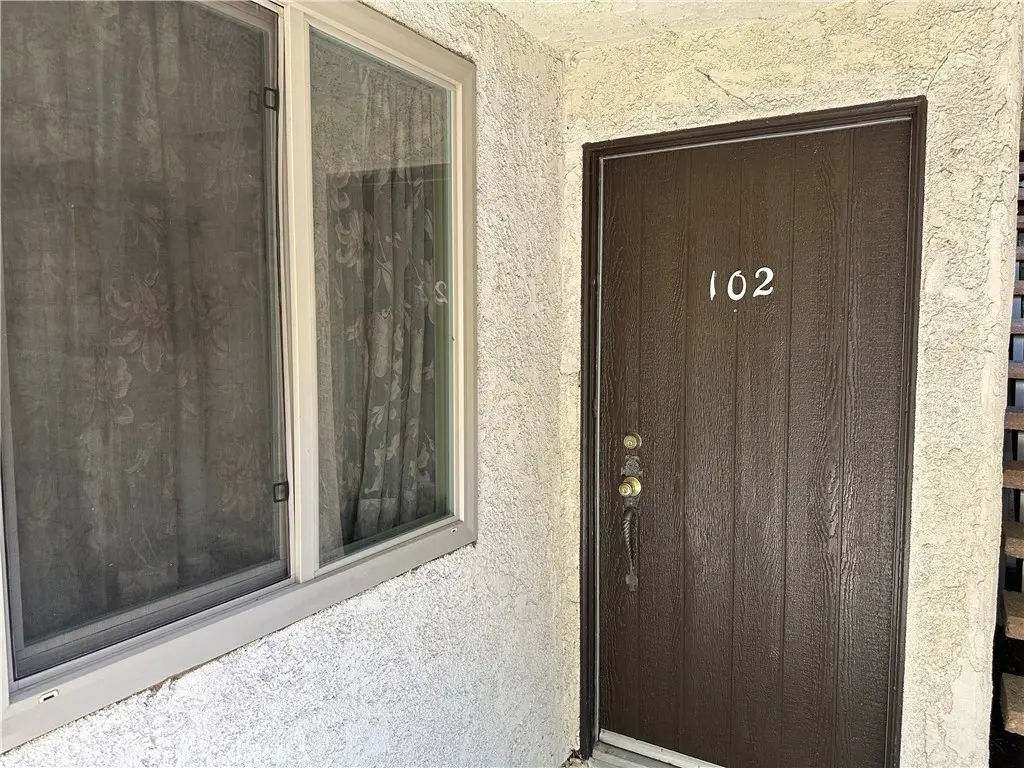 7055 Etiwanda Avenue 102, Reseda, CA — listing photo 1