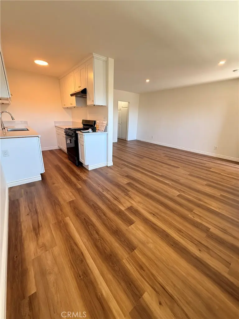 Residential Lease for rent at 1651 Golden Gate 6, Los Angeles, Los Angeles County, CA featuring 1 bed and 1 bath