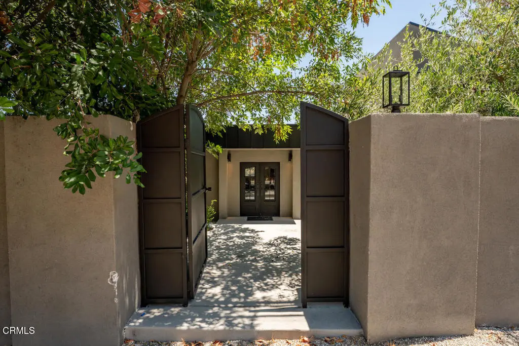 Single Family Residence for sale at 3250 Coldwater Canyon Avenue, Los Angeles, CA featuring 4 beds and 5 baths