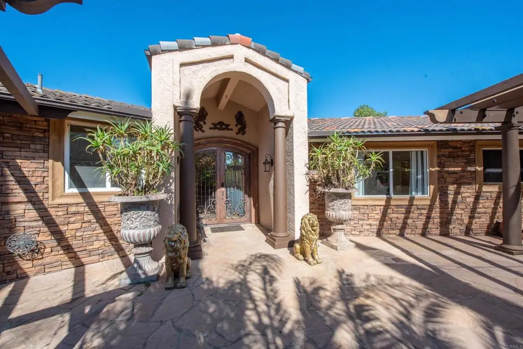 Single Family Residence for rent at 2715 S Centre City Parkway, Escondido, CA featuring 3 beds and 3 baths