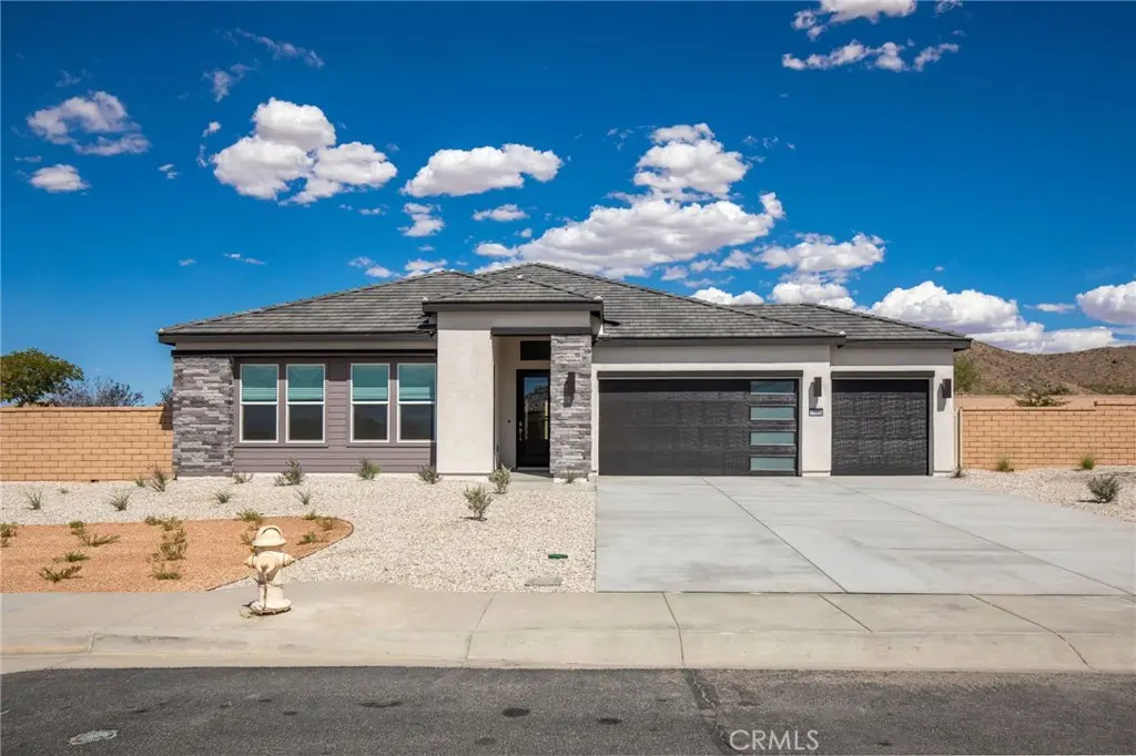 Single Family Residence for sale at 17055 Ta wan ka, Apple Valley, CA featuring 4 beds and 3 baths