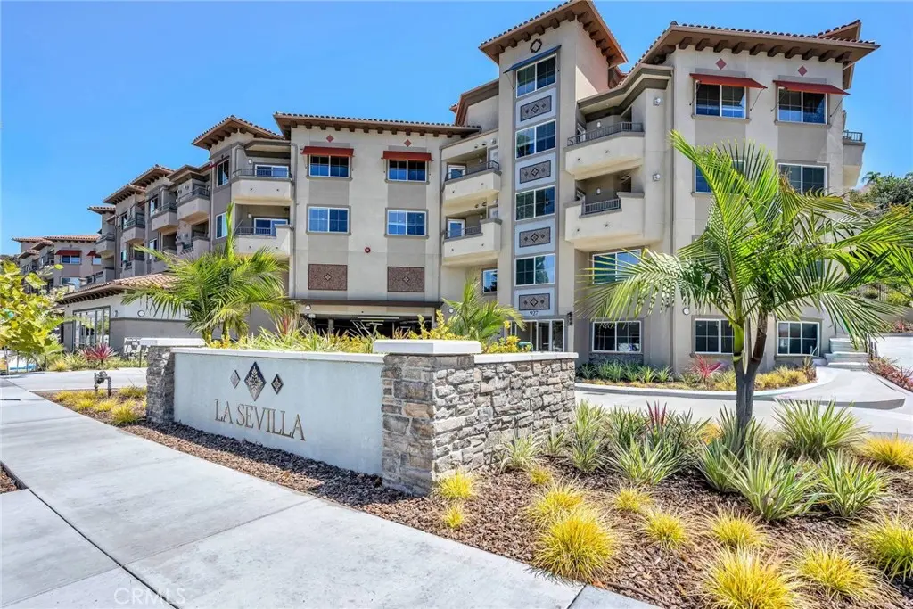 Condominium for sale at 927 Deep Valley 308, Rolling Hills Estates, CA featuring 2 beds and 2 baths