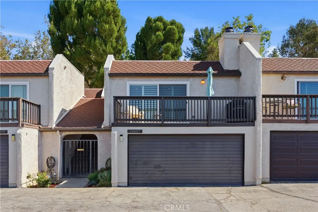 Condominium for sale at 15607 Crestview 85, Los Angeles, CA featuring 3 beds and 2 baths