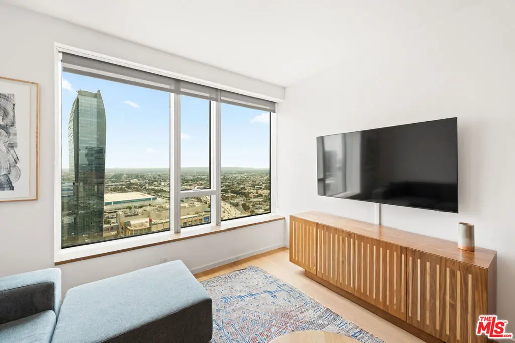 Condominium for sale at 889 Francisco Street 3401, Los Angeles, CA featuring 1 bed and 2 baths