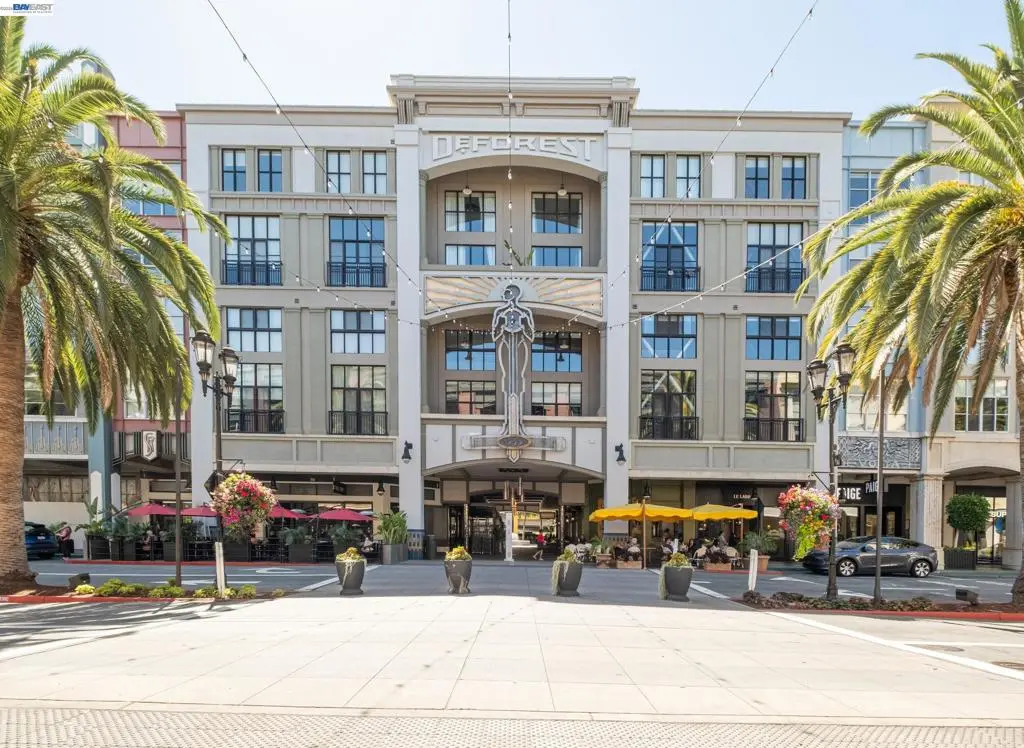 Condominium for sale at 333 Santana Row 308, San Jose, CA featuring 1 bed and 2 baths