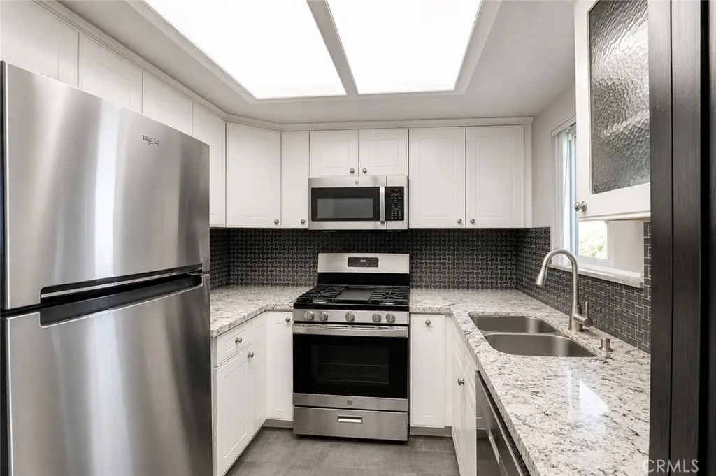 14405 Cerise Avenue 13, Hawthorne, CA — listing photo 1
