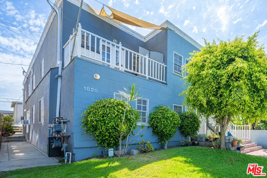 Residential Lease for rent at 1820 S Barrington Avenue 202, Los Angeles, Los Angeles County, CA featuring 3 beds and 2 baths