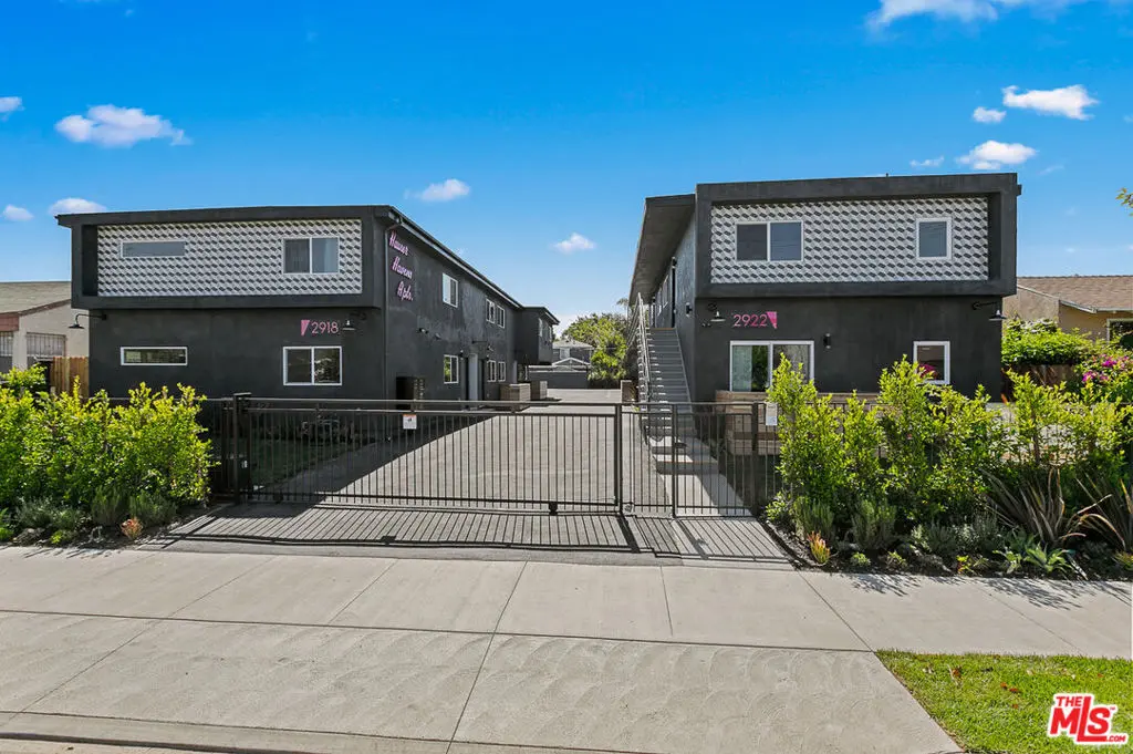 Residential Lease for rent at 2922 HAUSER Boulevard 3, Los Angeles, Los Angeles County, CA featuring 2 beds and 1 bath