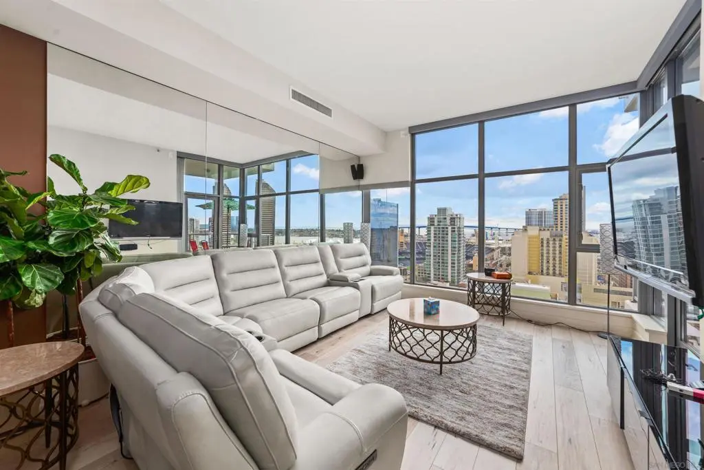 Single Family Residence for rent at 575 6th Avenue #1804, San Diego, CA featuring 2 beds and 2 baths