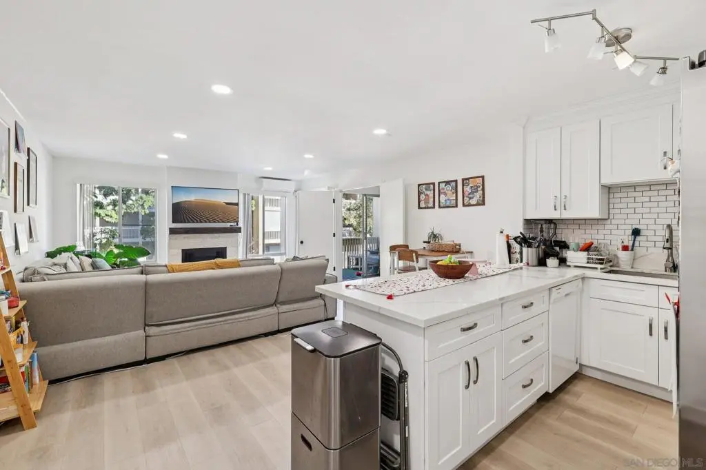 Condominium for sale at 4600 Lamont St 204, San Diego, CA featuring 2 beds and 2 baths