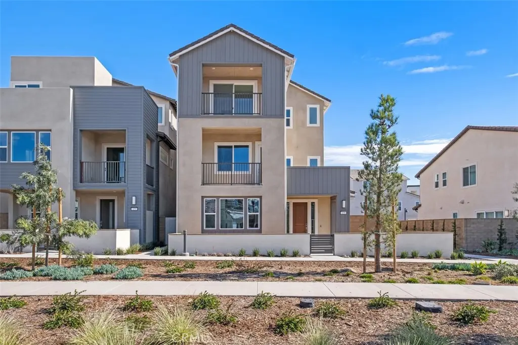 Residential Lease for rent at 125 Seep, Irvine, Orange County, CA featuring 4 beds and 4 baths
