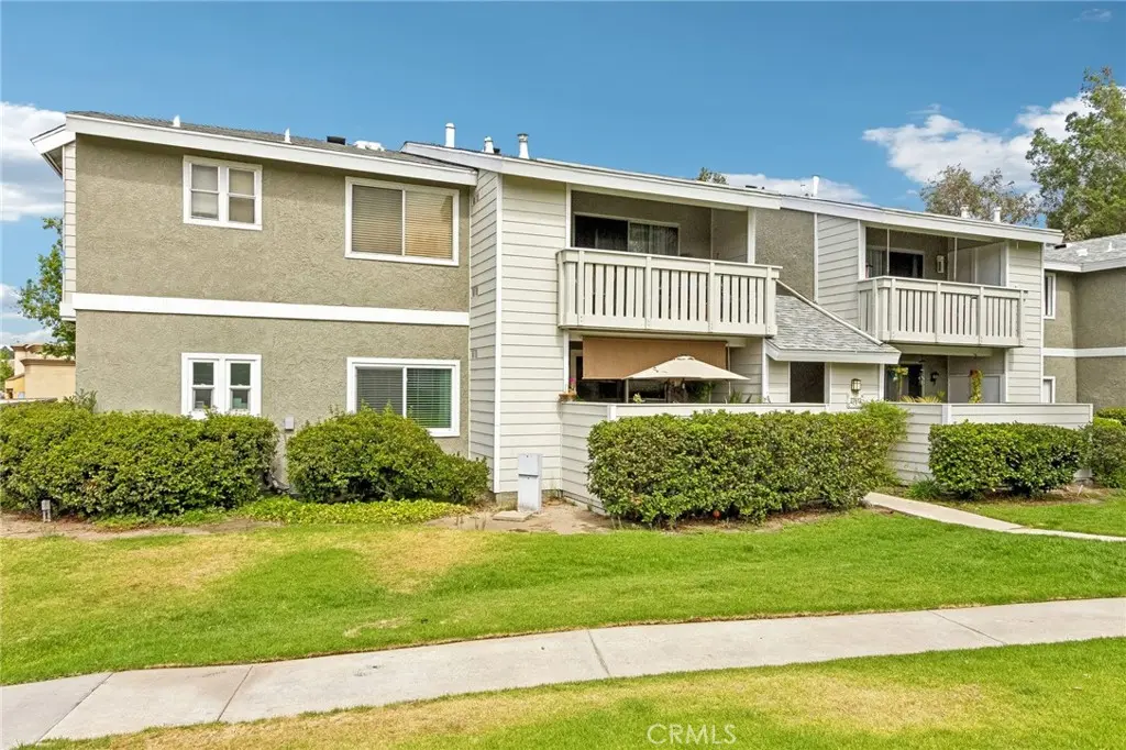 27612 Susan Beth Way C, Saugus, CA — listing photo 1