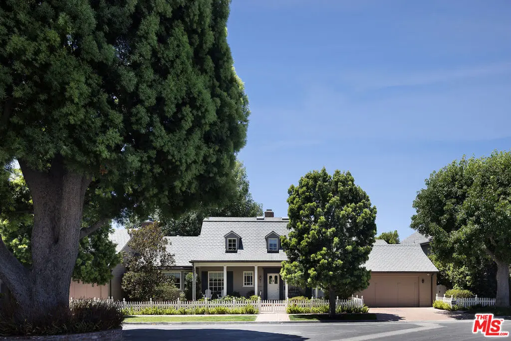 Residential Lease for rent at 10030 Toluca Lake Avenue, Toluca Lake, Los Angeles County, CA featuring 6 beds and 9 baths