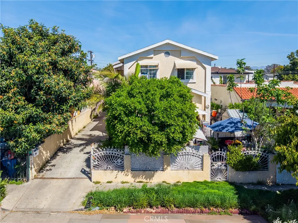 Duplex for sale at 5335 Carlin, Los Angeles, CA featuring 8 beds and 4 baths