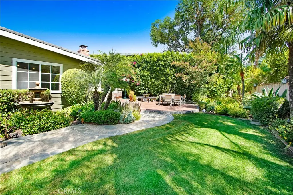 5062 Avenida Hacienda, Tarzana, CA — listing photo 1