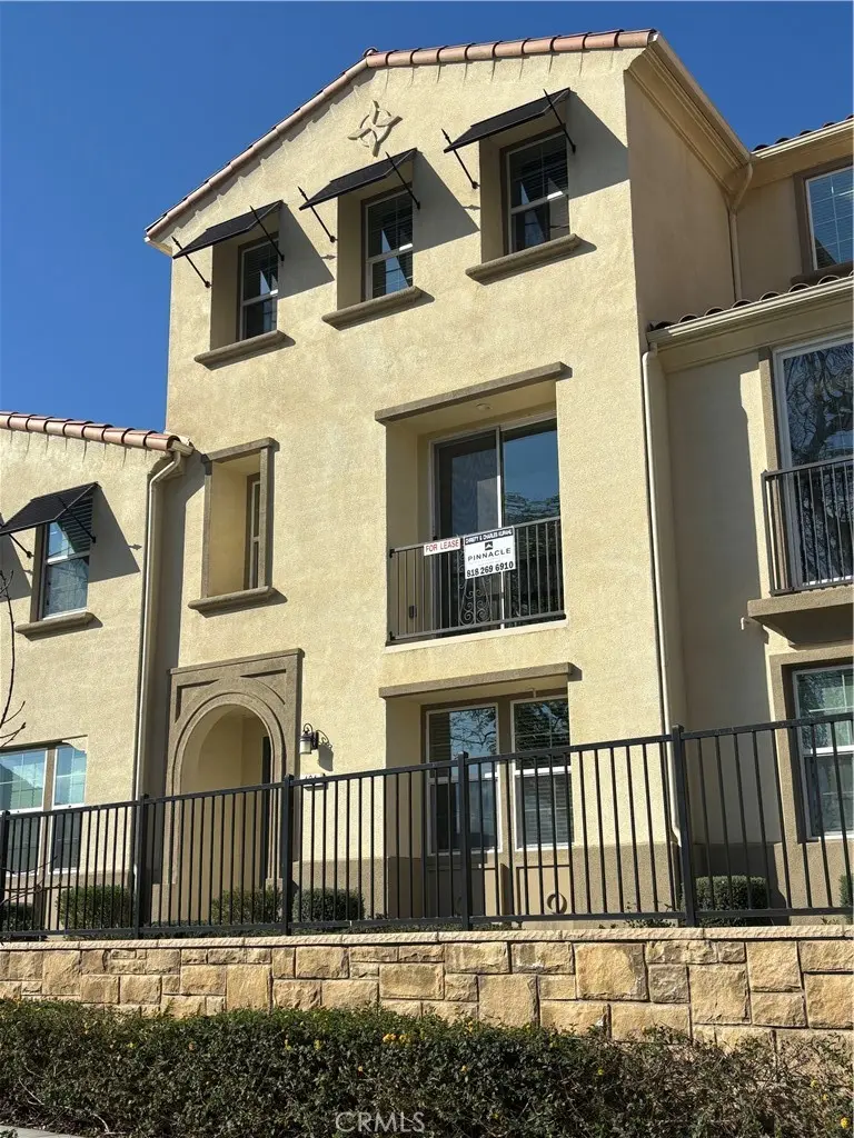 Residential Lease for rent at 421 Camino Ruiz, Camarillo, Ventura County, CA featuring 3 beds and 4 baths