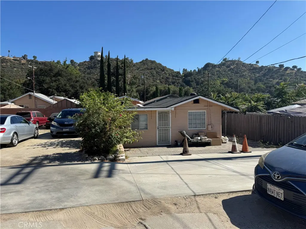 6940 Foothill Boulevard, Tujunga, CA — listing photo 1