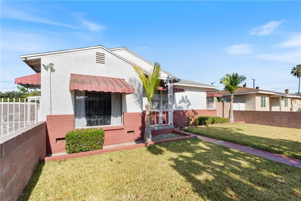Single Family Residence for sale at 10522 Parmelee, Los Angeles, CA featuring 3 beds and 1 bath
