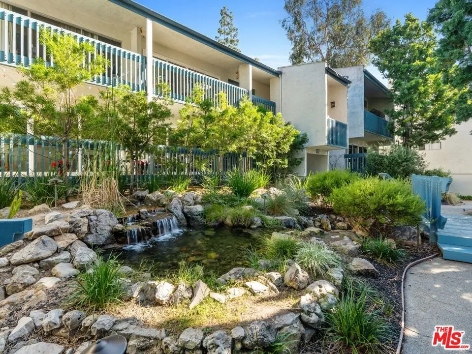 Residential Lease for rent at 647 S Prospect Avenue 202, Redondo Beach, Los Angeles County, CA featuring 2 beds and 2 baths