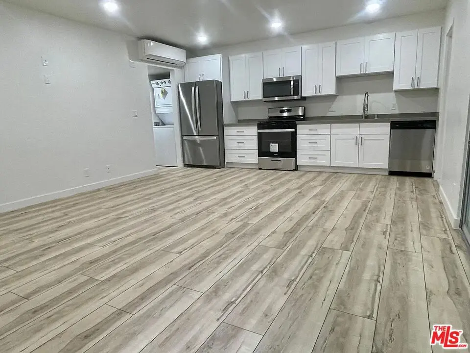 Residential Lease for rent at 1447 S Westgate Avenue 3, Los Angeles, Los Angeles County, CA featuring 1 bed and 1 bath