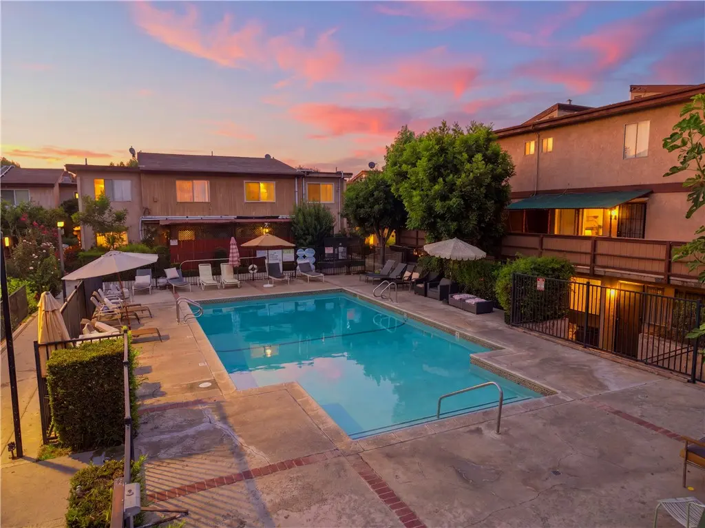 7300 Lennox K16, Van Nuys, CA — listing photo 1