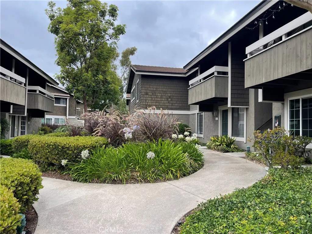 Condominium for rent at 61 Streamwood 61, Irvine, CA featuring 2 beds and 1 bath