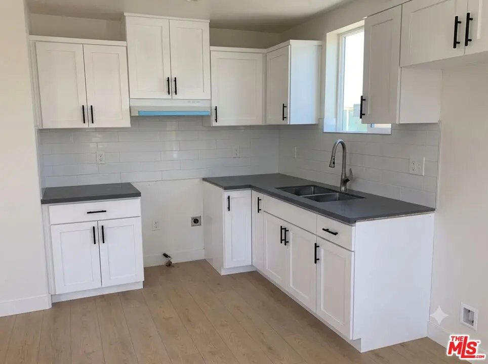 Residential Lease for rent at 1243 1/2 W 41st Place, Los Angeles, Los Angeles County, CA featuring 3 beds and 2 baths