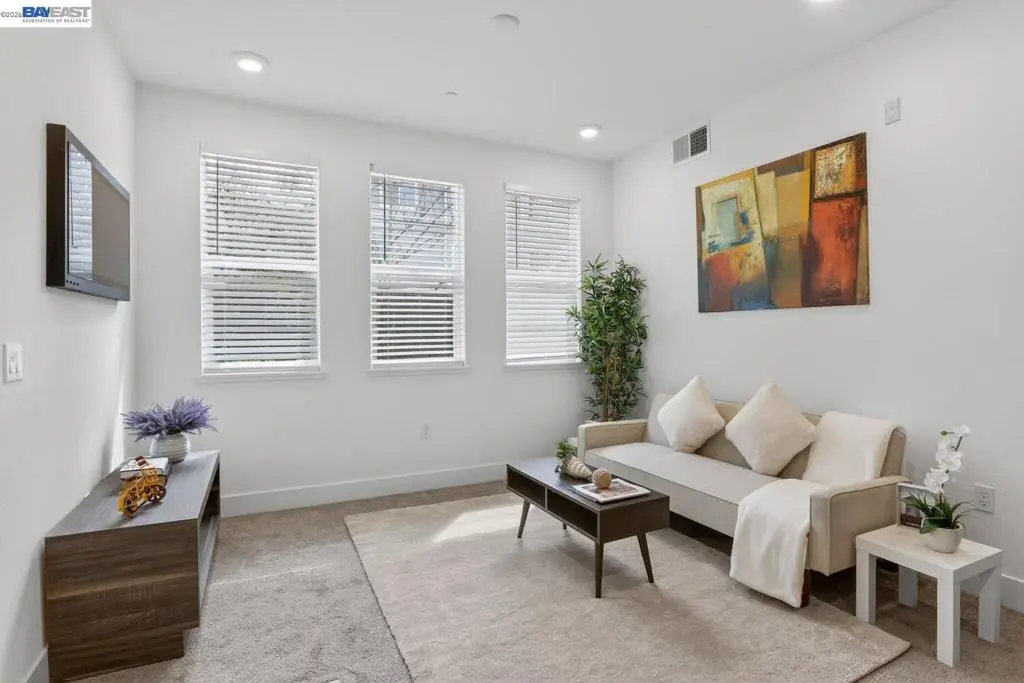 Condominium for sale at 411 Rhythm Ln, Hayward, CA featuring 1 bed and 1 bath
