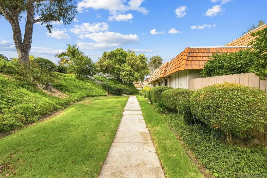 Condominium for sale at 2809 Via Cascada, Carlsbad, CA featuring 3 beds and 2 baths