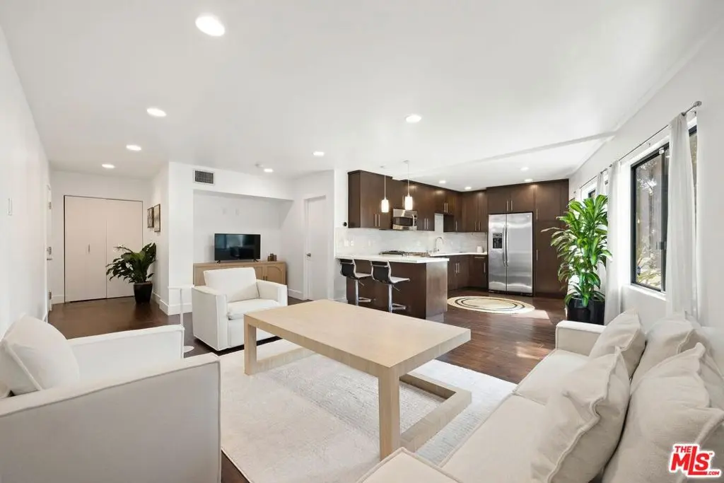 Residential Lease for rent at 8755 Shoreham Drive 100, West Hollywood, Los Angeles County, CA featuring 1 bed and 1 bath