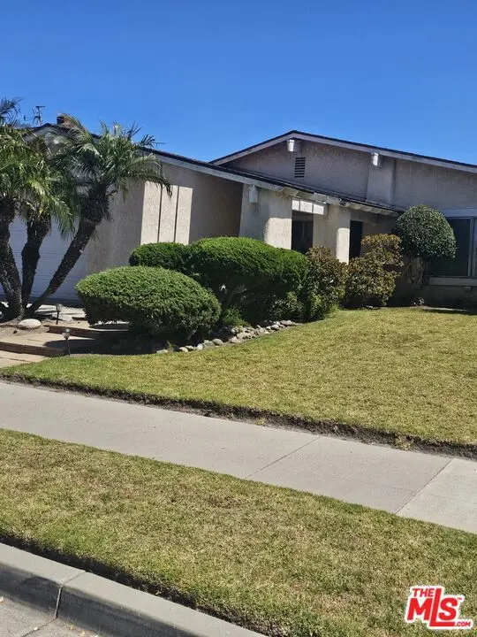 Single Family Residence for rent at 3410 Via Marina Avenue, Oxnard, CA featuring 3 beds and 2 baths