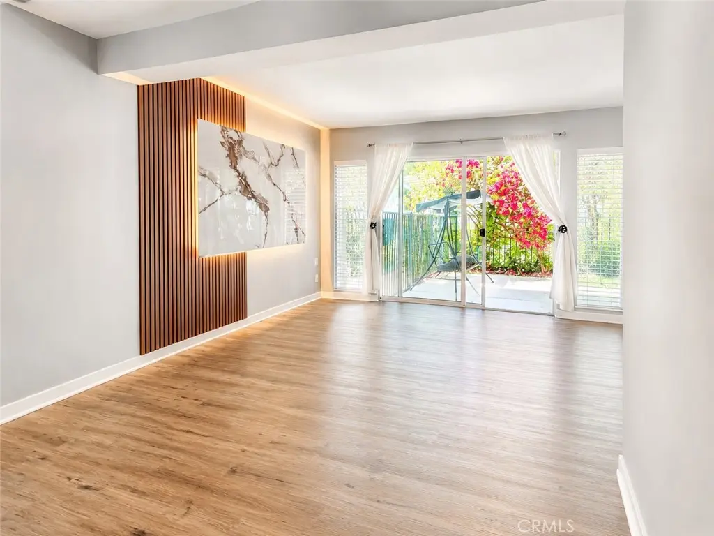 20134 Leadwell 126, Winnetka, CA — listing photo 1