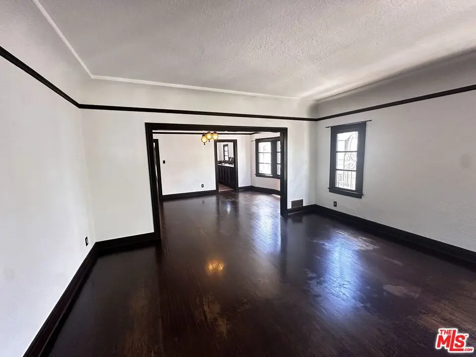 Residential Lease for rent at 156 N Kenmore Avenue 2, Los Angeles, Los Angeles County, CA featuring 2 beds and 2 baths