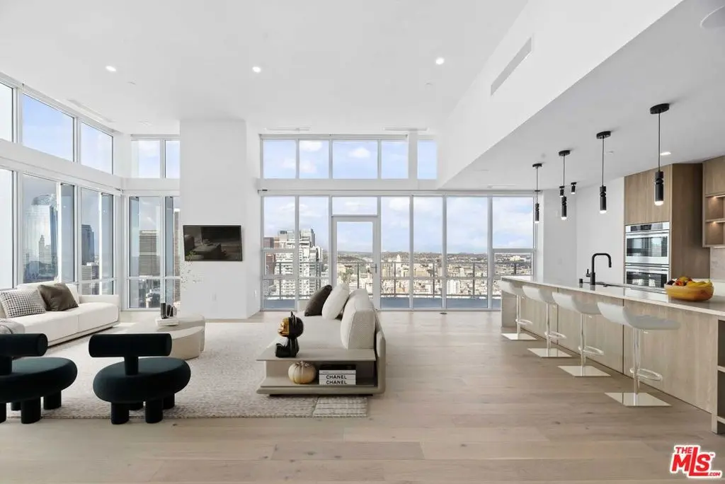 Residential Lease for rent at 230 W Olympic Boulevard PH 3, Los Angeles, Los Angeles County, CA featuring 4 beds and 5 baths