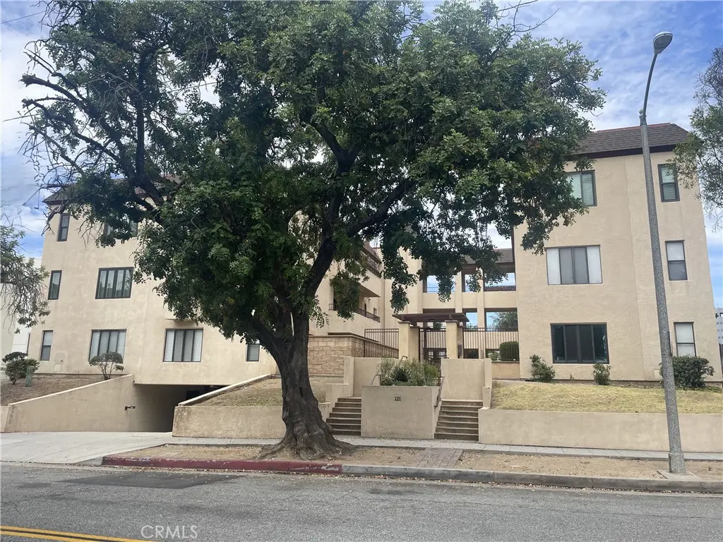Condominium for sale at 121 S Wilson 103, Pasadena, CA featuring 3 beds and 2 baths