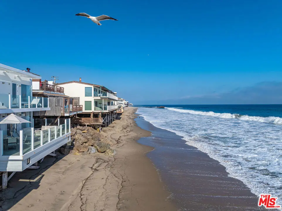 Residential Lease for rent at 25212 Malibu Road, Malibu, Los Angeles County, CA featuring 5 beds and 5 baths