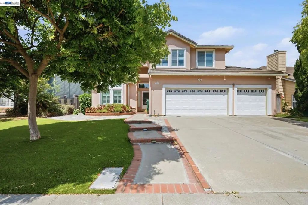 Single Family Residence for sale at 32219 Allison Dr, Union City, CA featuring 5 beds and 3 baths
