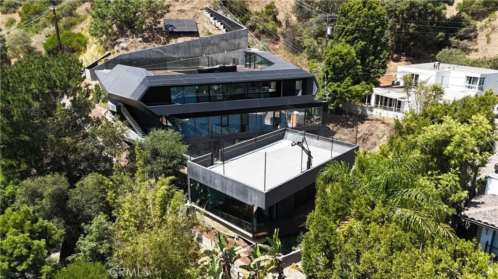 Residential Lease for rent at , Beverly Hills, Los Angeles County, CA featuring 5 beds and 8 baths